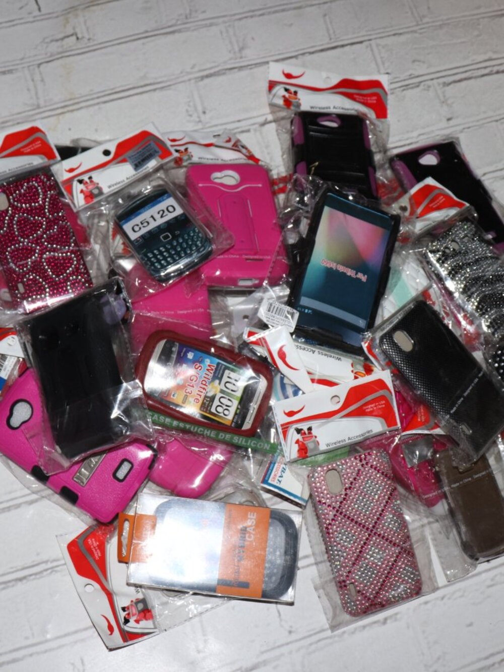 📦 Tech Mystery Box · 30 Mixed Phone Cases · New Old Stock